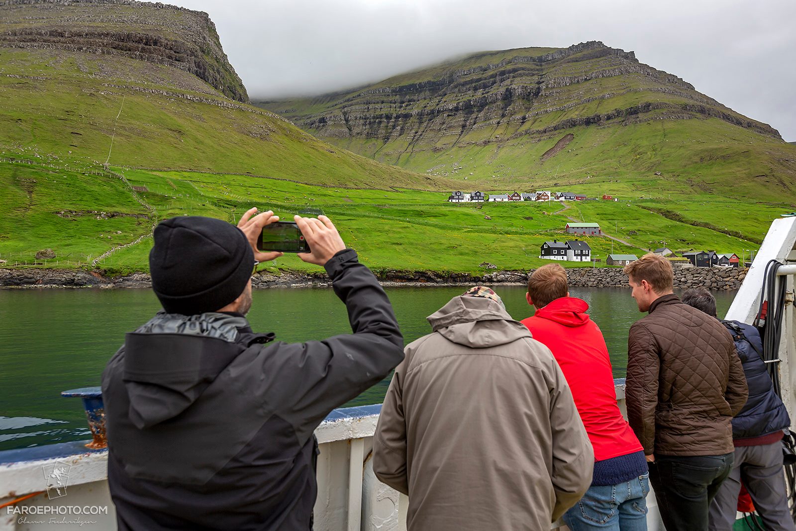Syðradalur on the island of Kalsoy.jpg